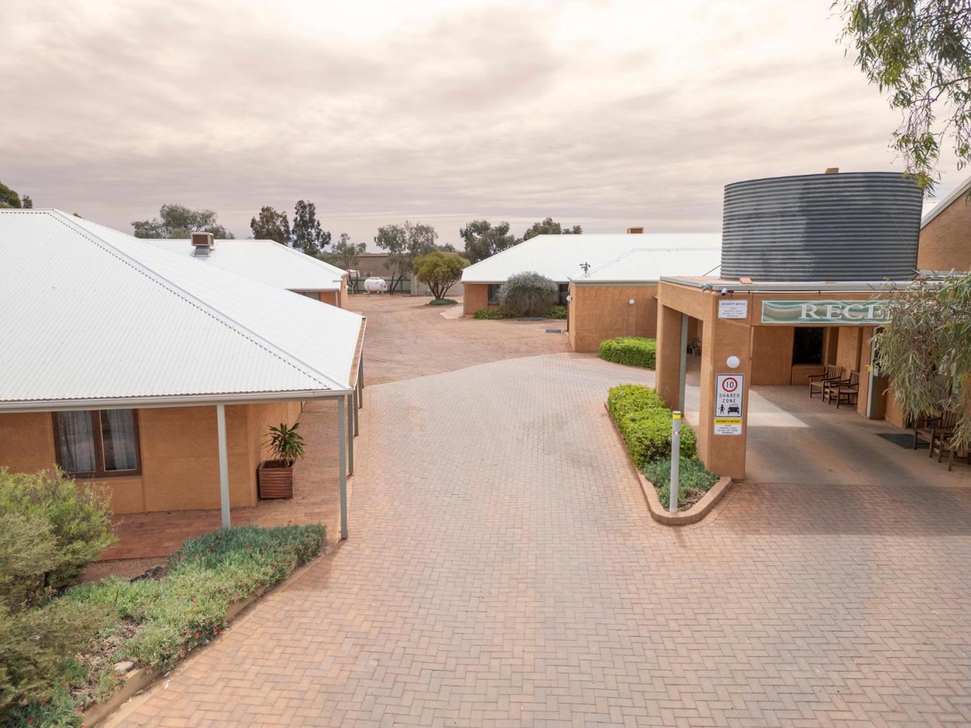Mud Hut Motel Coober Pedy Eksteriør bilde