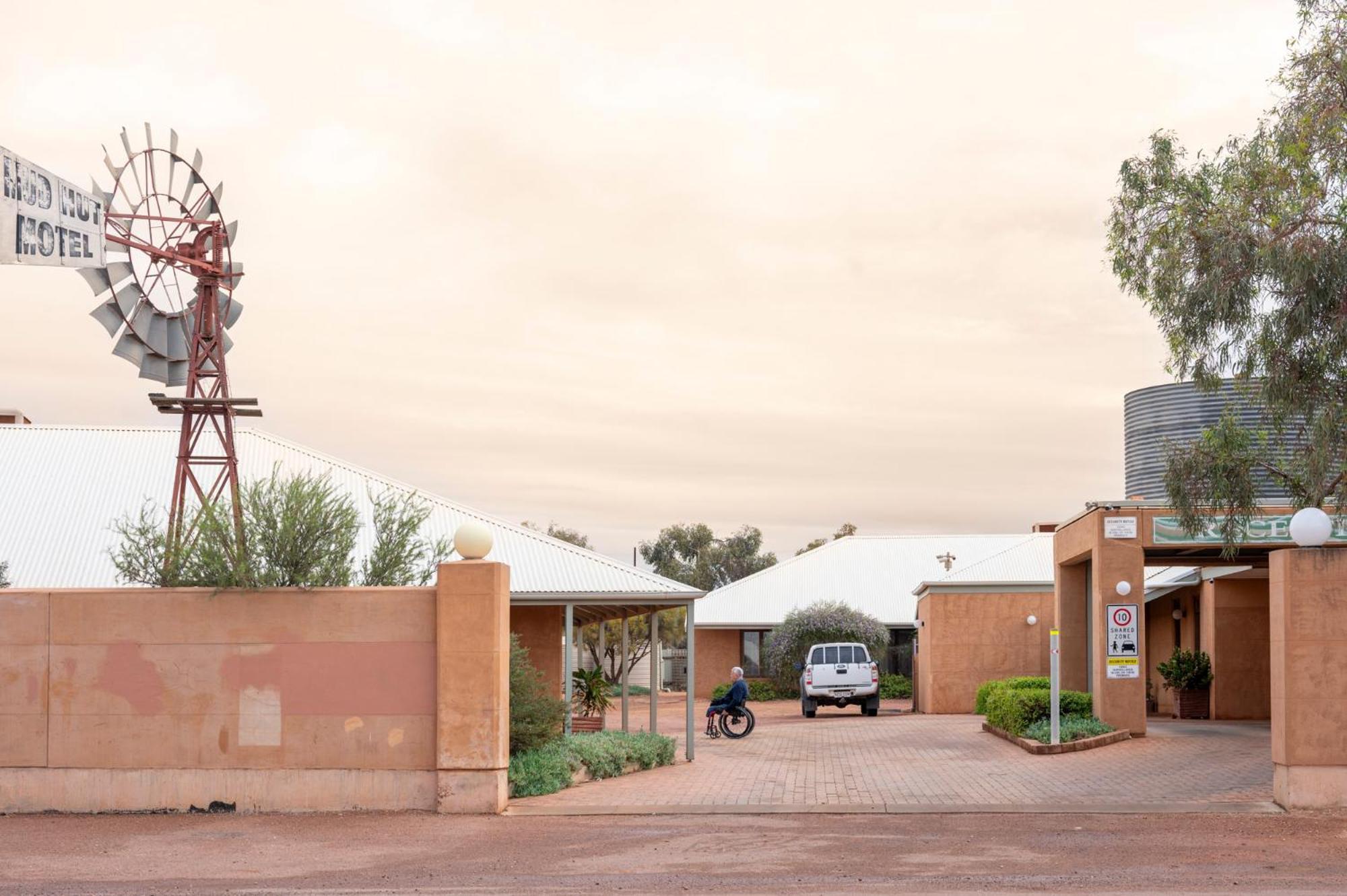 Mud Hut Motel Coober Pedy Eksteriør bilde