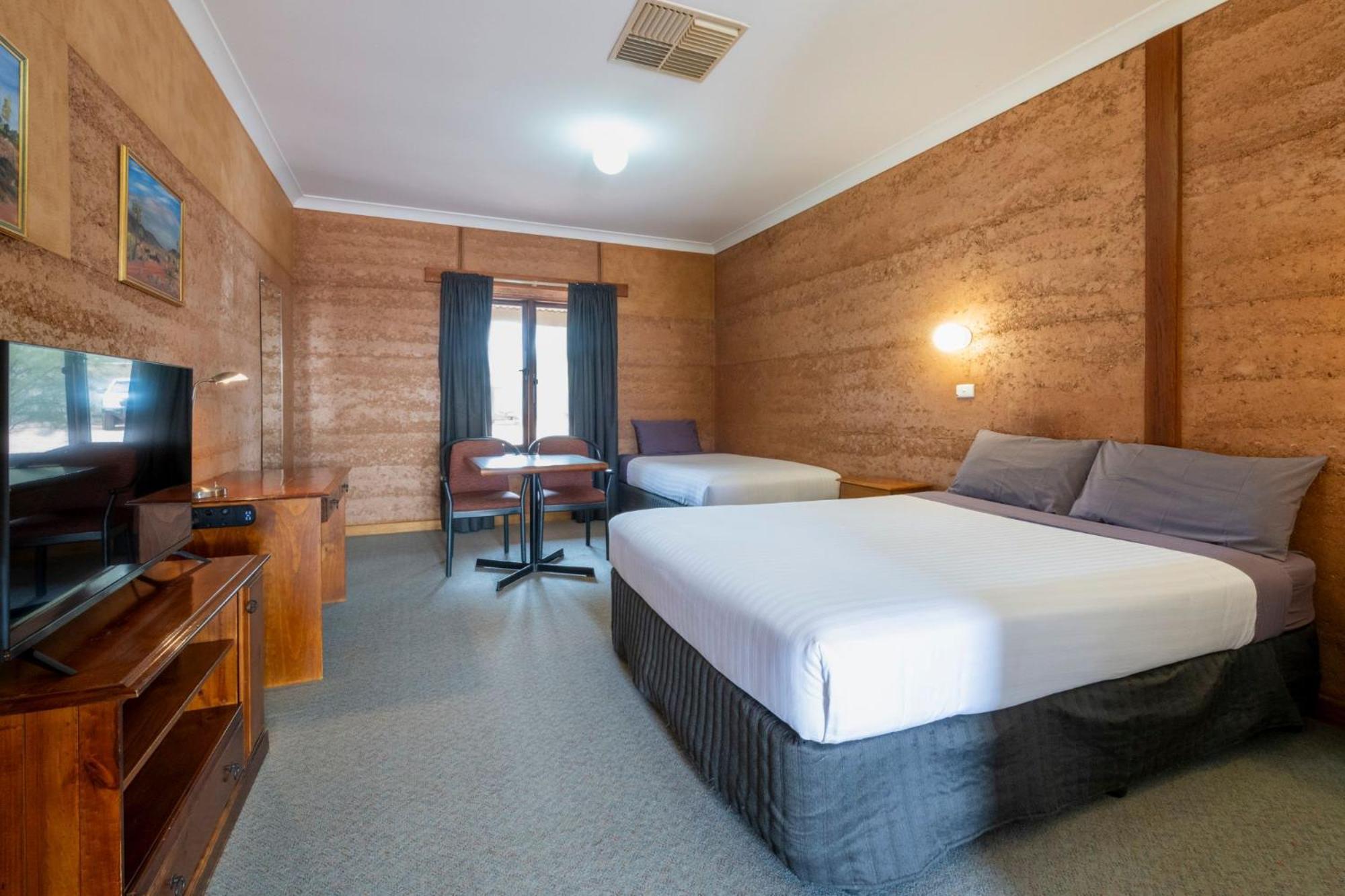 Mud Hut Motel Coober Pedy Eksteriør bilde