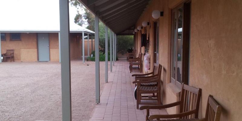 Mud Hut Motel Coober Pedy Eksteriør bilde