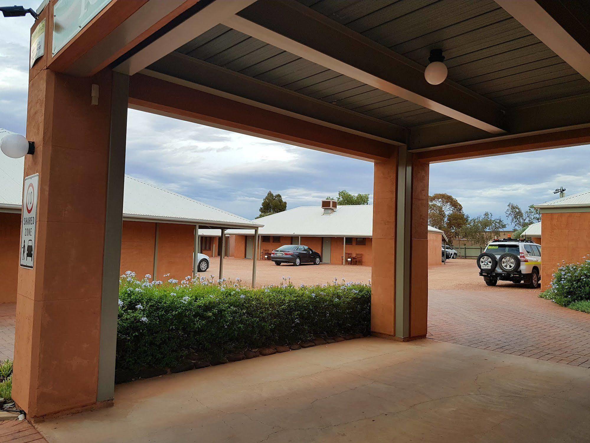 Mud Hut Motel Coober Pedy Eksteriør bilde